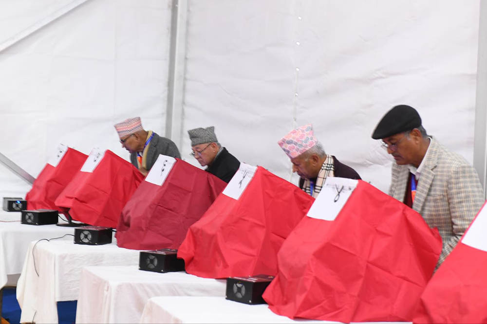 एमालेको मत...