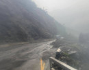 मुग्लिन-नारायणगढ सडकमा तीन स्थानमा ढुंगा र लेदो खस्यो, एकतर्फी सवारी सञ्चालनमा_img