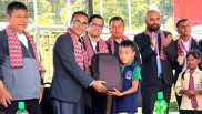 एनआईसी एशिया बैंकले विपन्न विद्यार्थीलाई दियो शैक्षिक सामग्री