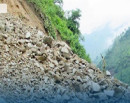 सिद्धबाबा सुरुङमार्ग नजिक पहिरो खस्दा सिद्धार्थ राजमार्ग अवरुद्ध_img