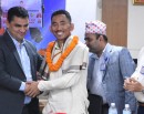 कीर्तिमानी आरोही शेर्पालाई स्वास्थ्यमन्त्रीको सम्मान_img