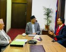 अर्थमन्त्री पौडेलद्वारा योजना आयोगका उपाध्यक्ष र राष्ट्र बैंक गभर्नरसँग परामर्श_img