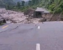 कोशी राजमार्ग बाढीले बगायो, यातायात अवरुद्ध_img