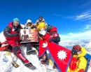 एकै परिवारका छ जनाले गरे मकालु हिमाल आरोहण_img