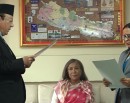 दुई आयोगका अध्यक्षले लिए शपथ_img