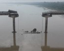 पुलको बीच भाग नै भाँचियो, ९ जनाको मृत्यु_img