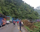 तुइन खोलाको पहिरोले दशैँमा हजारौं अलपत्र_img