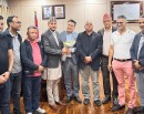सञ्चारमन्त्री खरेलसँग एनआरएनएका अध्यक्ष डा. केसीको भेटवार्ता_img