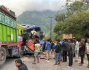 गाइघाट दुर्घटना: ट्रक र बससहित ७ गाडी ठोक्किँदा २१ जना घाइते_img