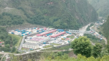 पहिरोका कारण तातोपानी नाका अझै बन्द, सयौँ कन्टेनर रोकिए