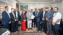 विद्युत व्यापार अध्ययन समितिको प्रतिवेदन मन्त्री खड्कालाई हस्तान्तरण