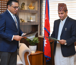 धितोपत्र बोर्डका नवनियुक्त अध्यक्षले लिए शपथ,लगानीकर्ताको हितमा काम गर्न निर्देशन
