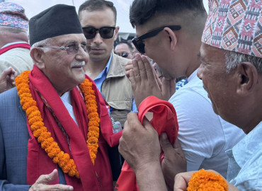 ओली झापा जाँदै