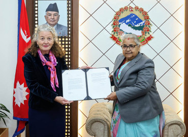 प्रधानमन्त्री कार्की समक्ष राष्ट्रसंघकी आवासीय प्रतिनिधिबाट ओहोदाको प्रमाणपत्र पेश