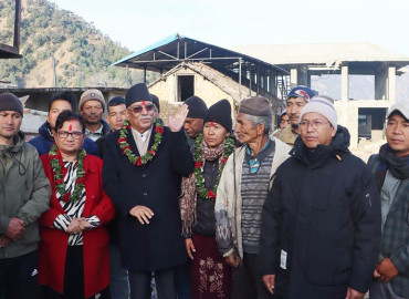 चुनवाङ पुगेर भावुक बने प्रचण्ड