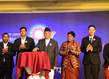 चुनावी घोषणापत्रमा एमालेको २५ बाचा : २० हजार सुत्केरी भत्ता, विद्यार्थीलाई २० लाख ऋण