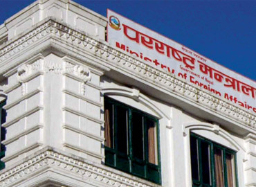परराष्ट्र मन्त्रालयले भन्याे- ट्रान्जिटमा रहेका नेपाली सुरक्षित छन्