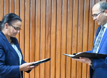 नेपाल पुनर्बिमा कम्पनीका अध्यक्ष लम्सालले लिए शपथ