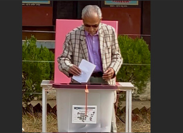डा. बाबुराम भट्टराईले गोरखाबाट गरे मतदान