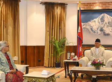 निर्वाचनबारे राष्ट्रपतिलाई प्रधानमन्त्रीको  ‘ब्रिफिङ’