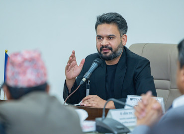 योजना आयोग र नीति अनुसन्धानका पदाधिकारीसँग छलफलमा जुटे प्रधानमन्त्री