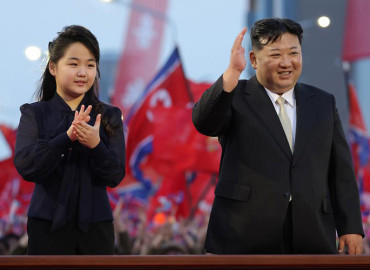 किमले आफ्नी छोरीलाई उत्तराधिकारीको रुपमा तयार गर्दै