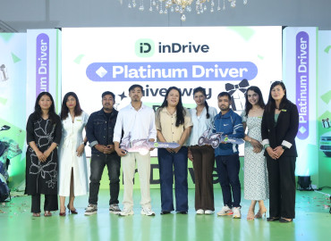 इनड्राइभद्वारा ‘प्लाटिनम ड्राइभर गिभअवे’ विजेतालाई ईभी क्याब र ई–स्कुटर हस्तान्तरण