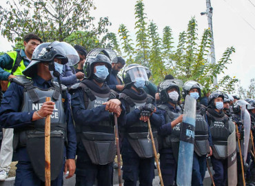 सरकारी जग्गा खाली गर्ने कार्य गोठाटार र मनोहरामा चलाइयो डोजर