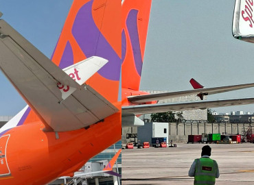 दिल्लीको इन्दिरा गान्धी विमानस्थलमा ठुलो दुर्घटना टर्यो, दुई विमानका पखेटा ठोक्किए