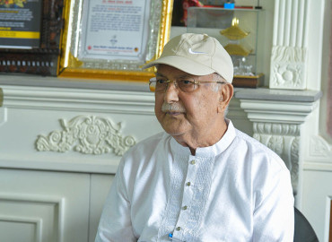 एमाले बैठकमा ओलीलाई मार्ग प्रशस्त गर्न माग