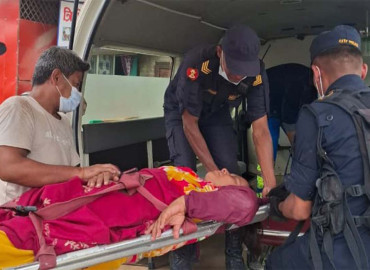 थापाथली सुकुम्बासी  बस्ती हटाउँदा एक महिला बेहोस
