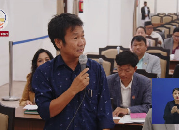 सभामुखलाई हर्कले भने– प्रधानमन्त्रीलाई संसदमा ल्याउन सक्नु हुन्न भने मलाई निष्कासन गर्नुस्