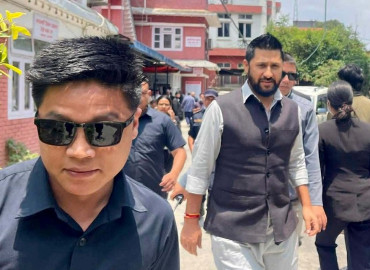 अदालतमा तारेख बुझेर फर्किए रवि लामिछाने