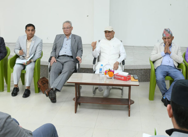 एमाले संसदीय दलको बैठक च्यासलमा सुरू (फोटो फिचर)
