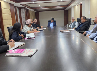 तीन पूर्वप्रधानमन्त्रीसँग संविधान संशोधन कार्यदलले गर्‍यो छलफल