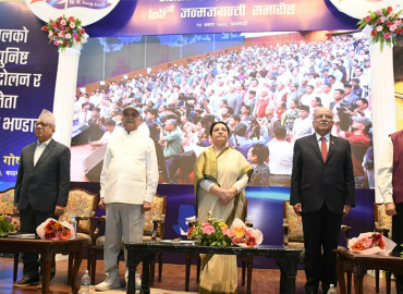एकै मञ्चमा उभिएर चार पूर्वप्रधानमन्त्रीको एक स्वर : कम्युनिष्टहरू मिल्नुपर्छ