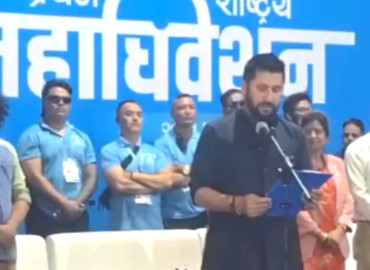 रास्वपा सभापति रवि लामिछानेले लिए शपथ