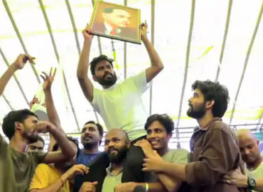 शिक्षामन्त्रीको राजीनामापछि दिल्लीको जन्तर-मन्तरमा उत्सव