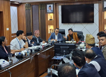 काठमाडौं उपत्यकामा अस्तव्यस्त रहेका विद्युत्, दूरसञ्चार तथा इन्टरनेटलगायतका तार व्यवस्थित गर्न छलफल