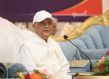 केन्द्रीय कमिटी बैठक ओलीको आक्रोश– मिडियामा गएर खुलेआम अध्यक्ष हटाउनुपर्छ भन्दै हिँड्‌ने को न्यायाधीश हो ?