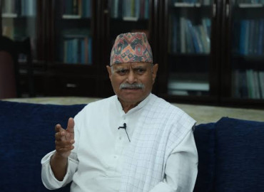 पुख्र्यौली गाउँ सपही पुगेर परिवारसँग दसैँ मनाए पूर्वराष्ट्रपति यादवले