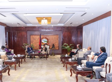कुलमानको विषयमा प्रतिपक्षीहरूले संसद अवरोध गरेपछि सत्तारुढ दलहरूको बैठक बालुवाटार सुरू