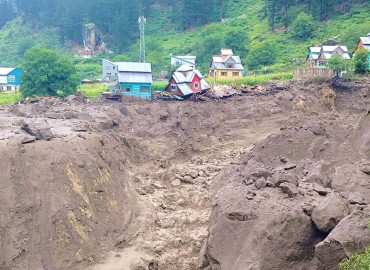 भारतको जम्मू कश्मीरमा बादल फुट्यो, ठुलो नोक्सानीको आशंका