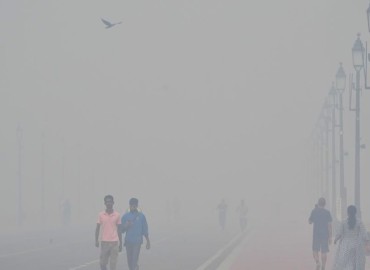 दीपावलीको आतशबाजीपछि नयाँदिल्ली घना र खतरनाक धुवाँले ढाकियो