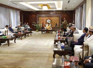 प्रधानमन्त्रीको आह्वानमा बालुवाटारमा सर्वदलीय बैठक सुरू, को–को छन् सहभागी ?