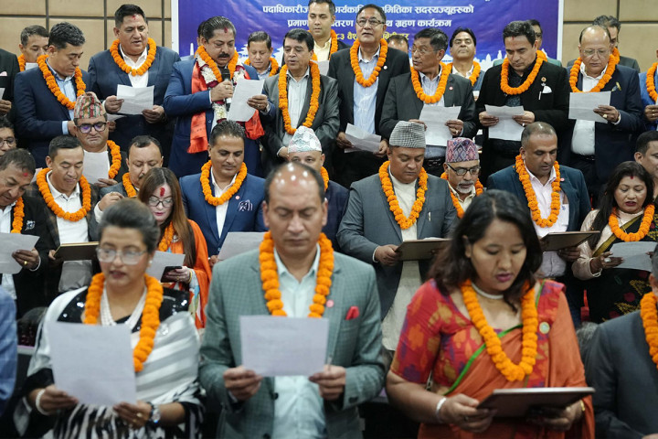 एफएनसीसीआईमा नयाँ नेतृत्व : ७३ पदका लागि ७६ जनाले लिए सपथ (विवरणसहित)