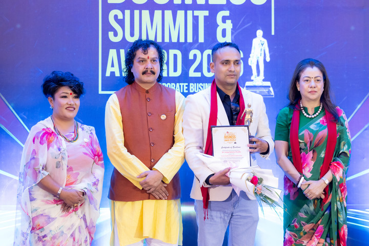 माता पाथिभराका गंगाबहादुर खड्कालाई ‘कर्पोरेट इन्डष्ट्री एक्सिलेन्स अवार्ड’