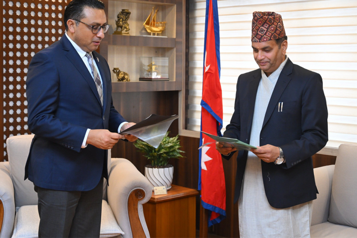 धितोपत्र बोर्डका नवनियुक्त अध्यक्षले लिए शपथ,लगानीकर्ताको हितमा काम गर्न निर्देशन