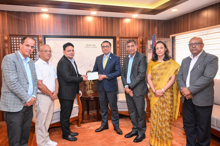सिप्रदी समूहद्वारा प्रधानमन्त्री दैवी प्रकोप उद्धार कोषमा ५ करोड १ लाख सहयोग