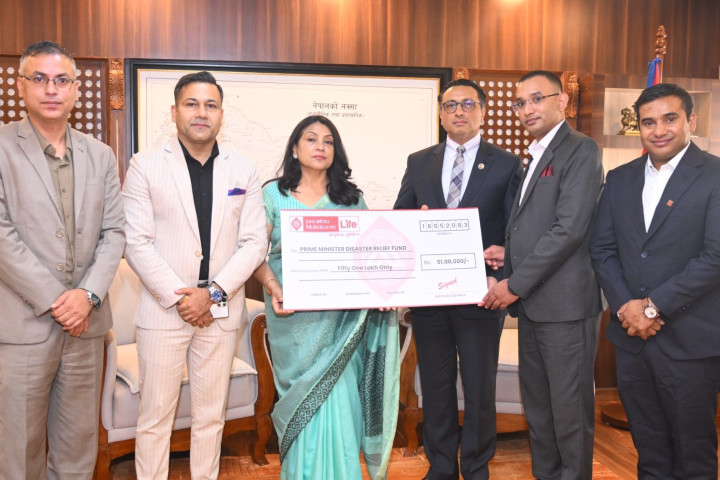 प्रधानमन्त्री दैवी प्रकोप उद्दार कोषमा प्रभु महालक्ष्मी लाइफको एकाउन्न लाख सहयोग
